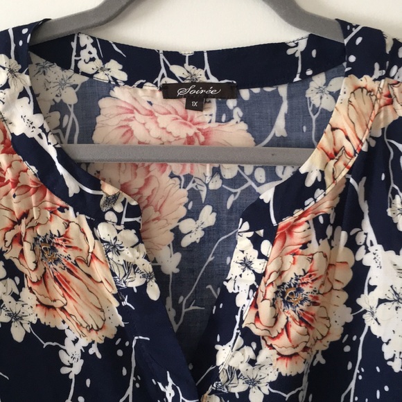 Floral Top - Picture 2 of 4